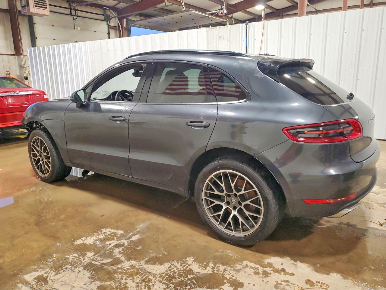 2018 PORSCHE MACAN photo 2