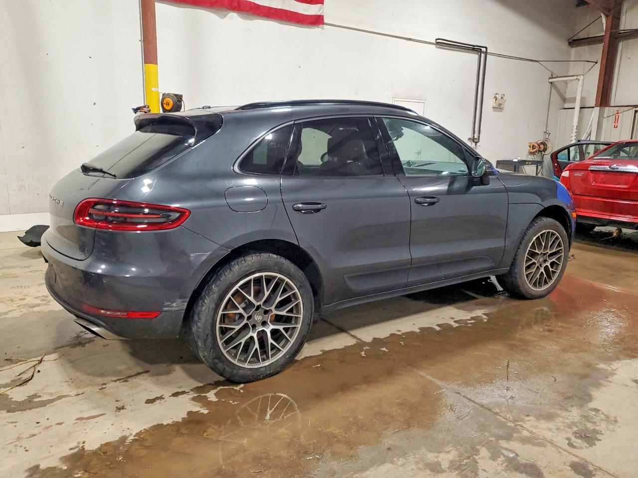 2018 PORSCHE MACAN photo 3