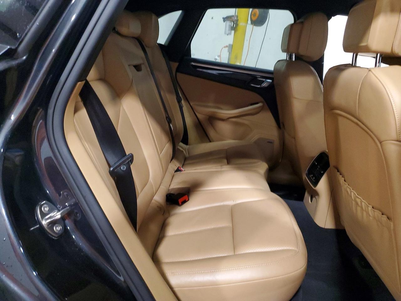 2018 PORSCHE MACAN photo 11