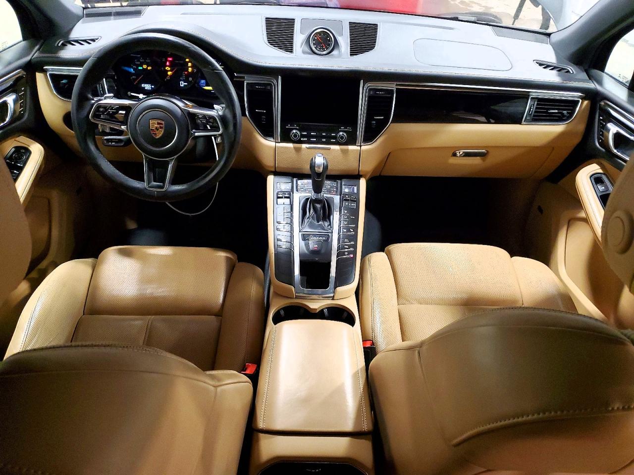 2018 PORSCHE MACAN photo 8