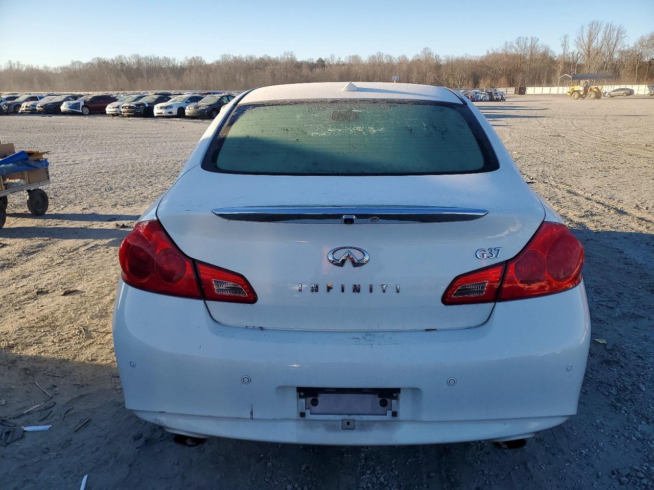 2011 INFINITI G37 BASE photo 6