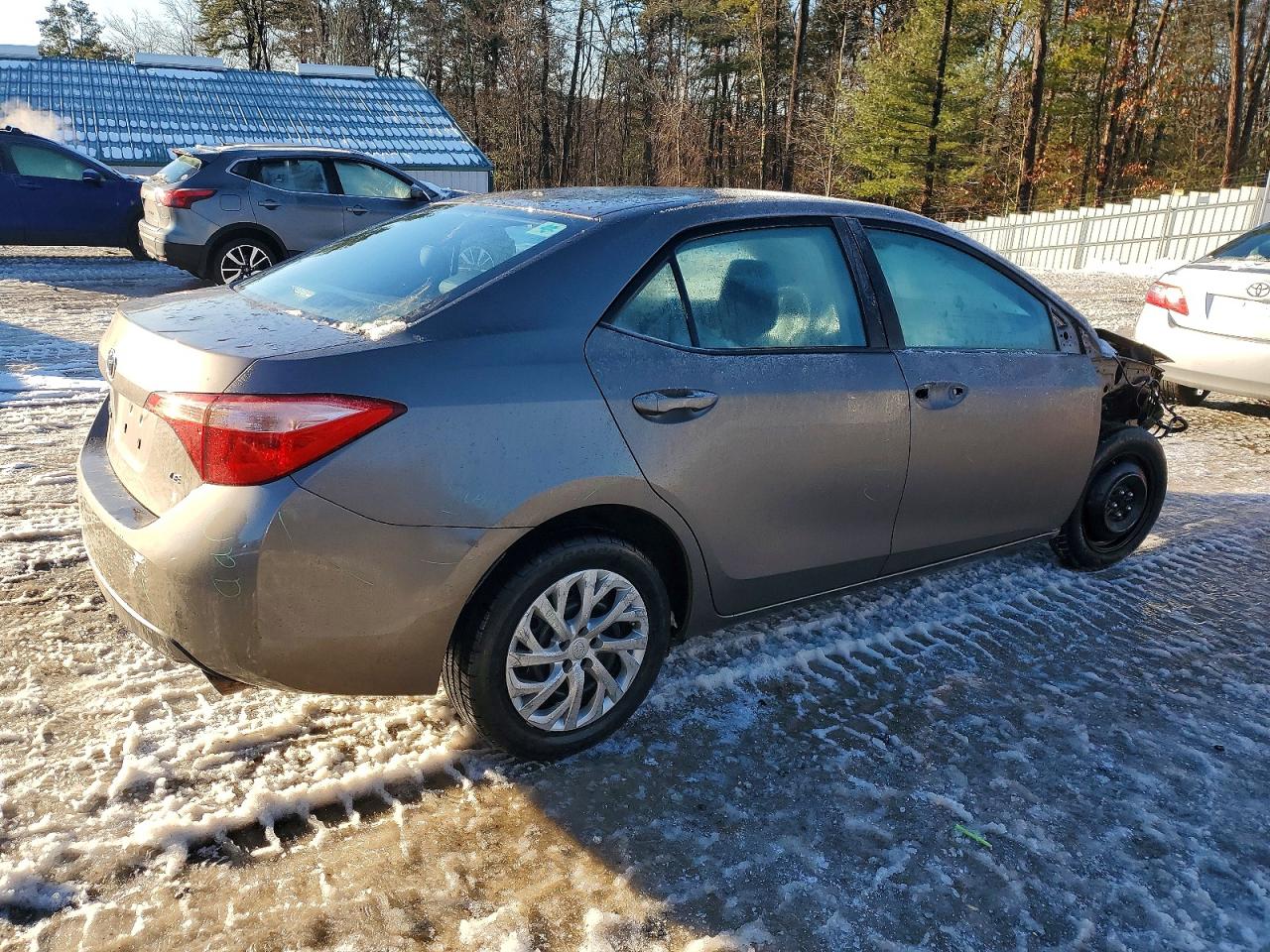 2017 TOYOTA COROLLA L photo 3