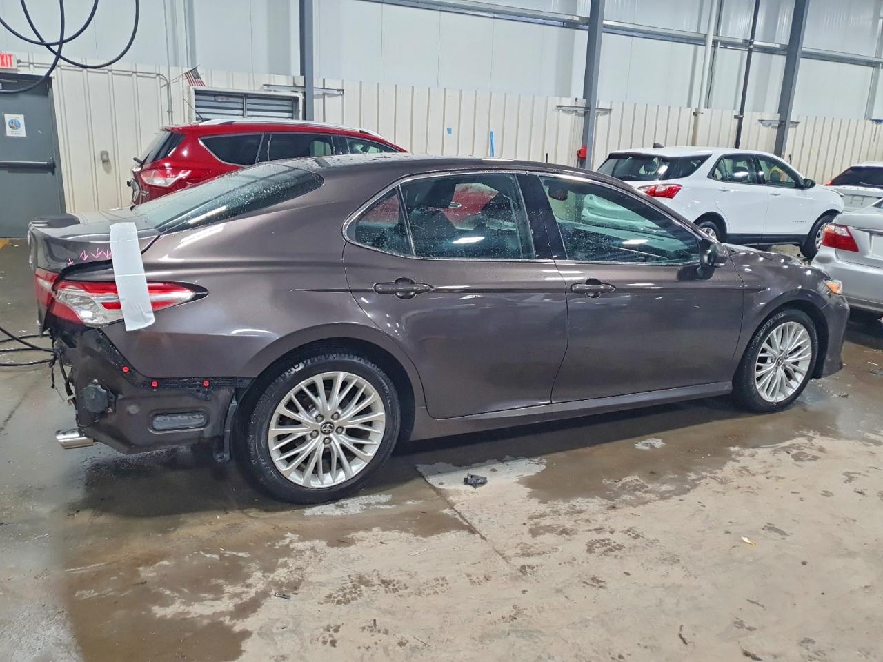 2018 TOYOTA CAMRY L photo 3