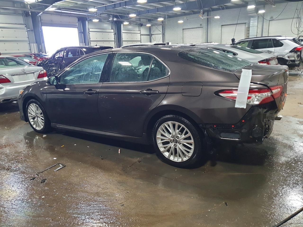 2018 TOYOTA CAMRY L photo 2