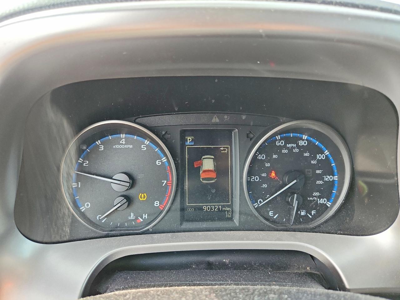 2018 TOYOTA RAV4 LE photo 9
