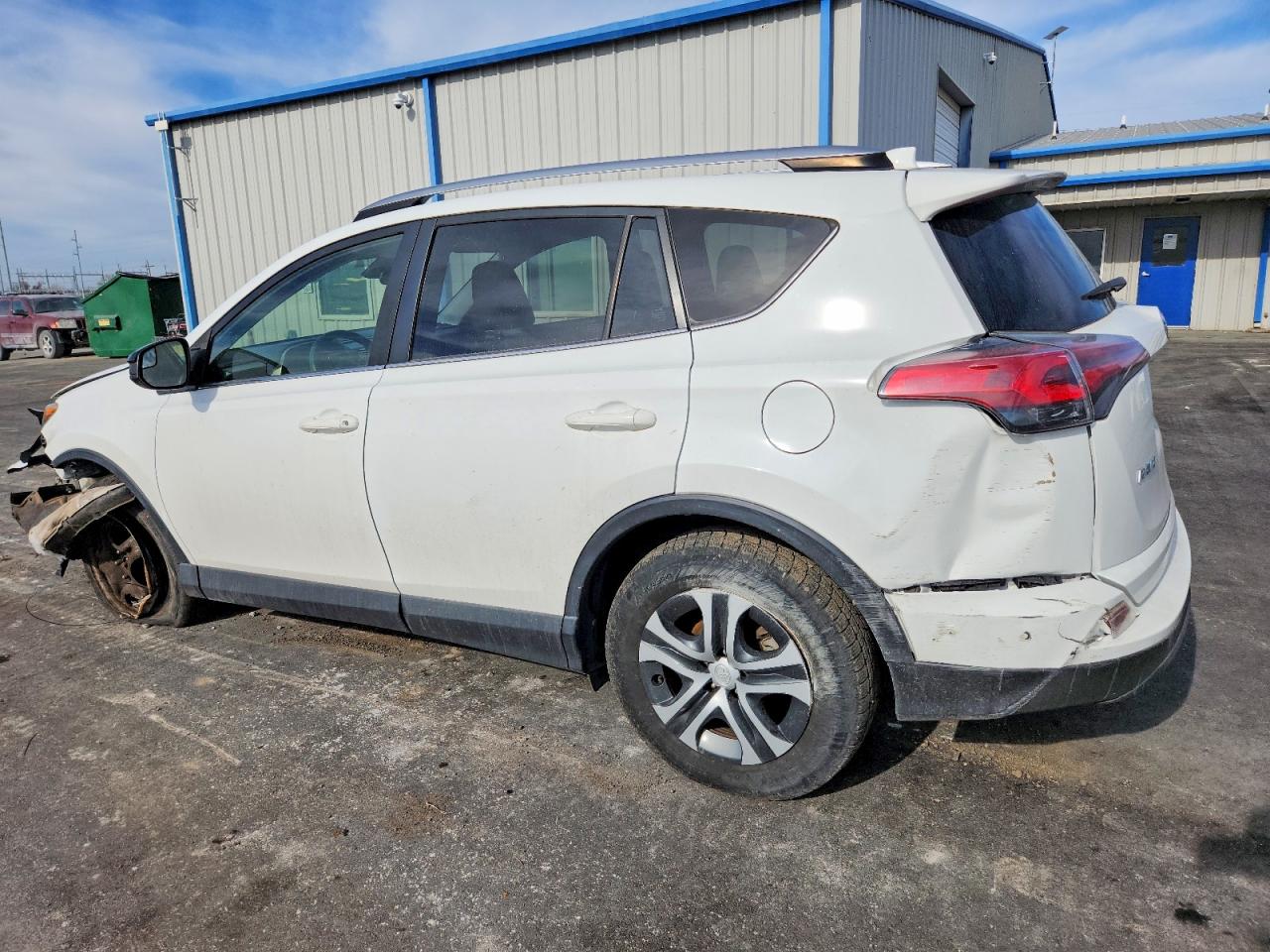 2018 TOYOTA RAV4 LE photo 2