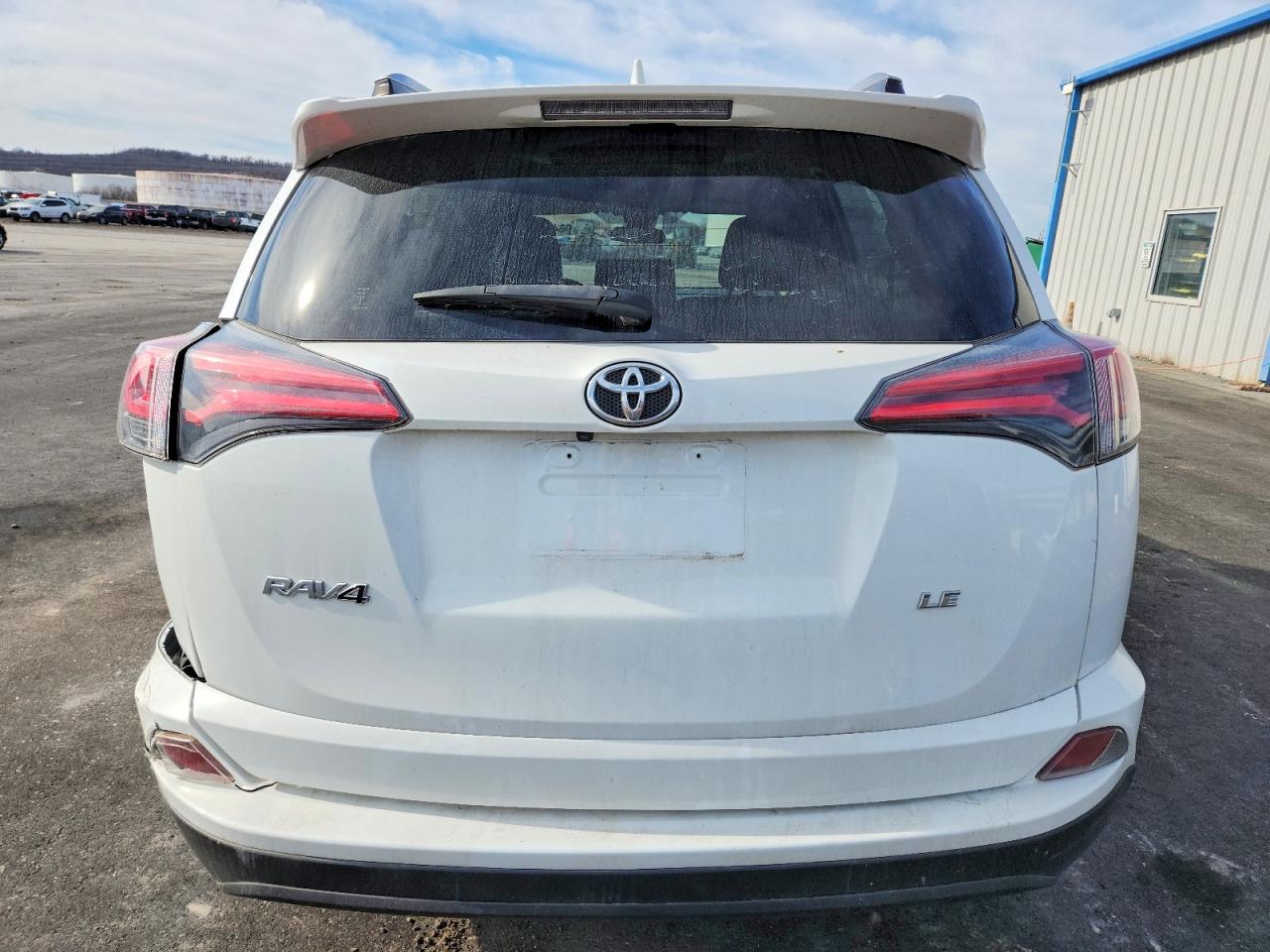 2018 TOYOTA RAV4 LE photo 6