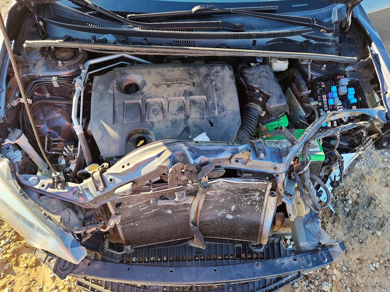 2015 TOYOTA COROLLA L photo 11
