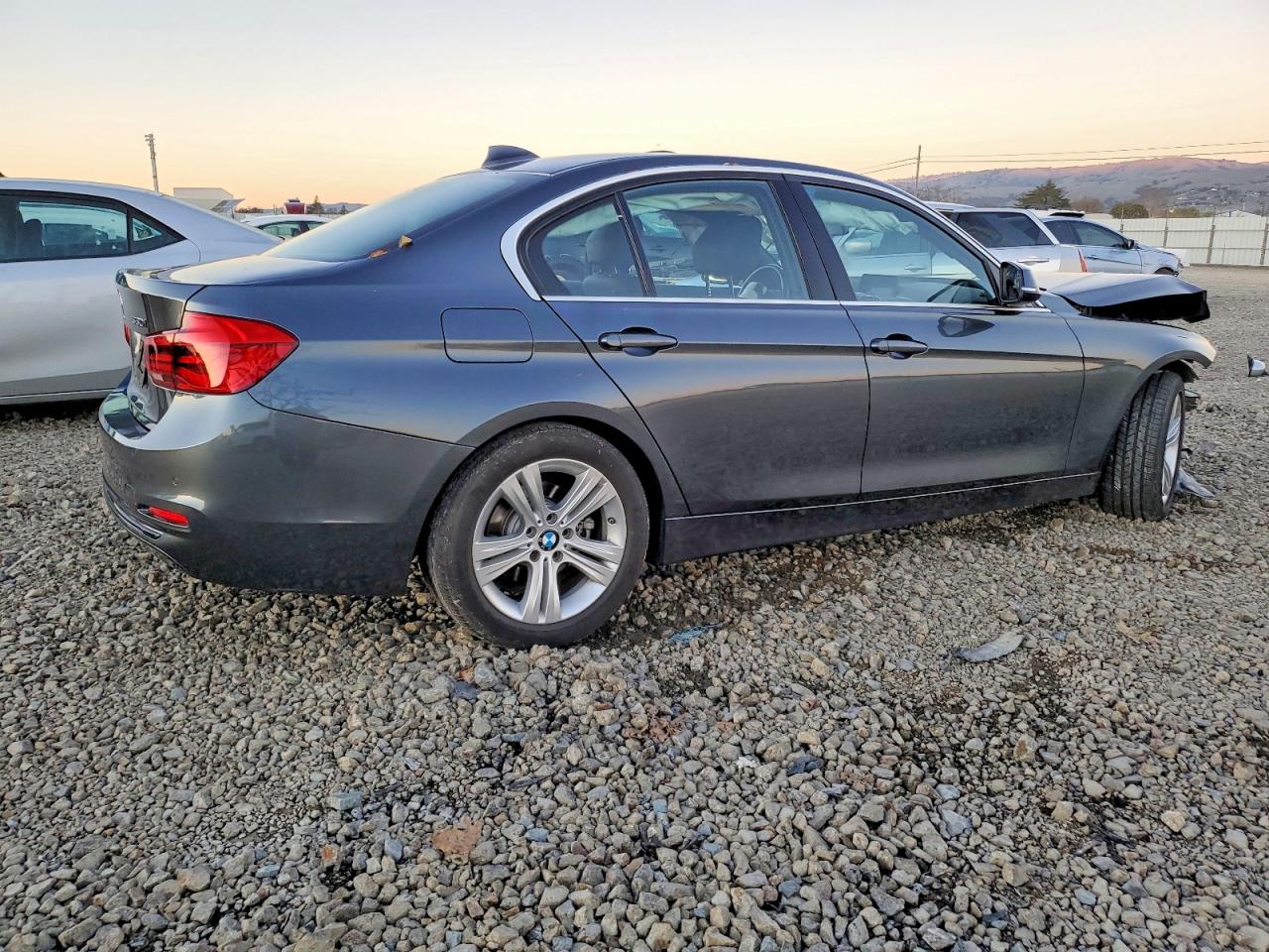 2017 BMW 330 I photo 3