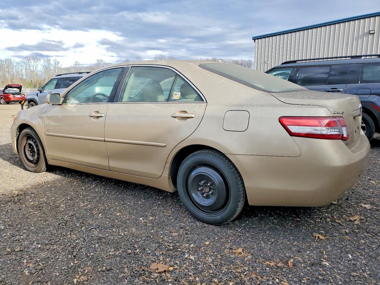 2011 TOYOTA CAMRY photo 2