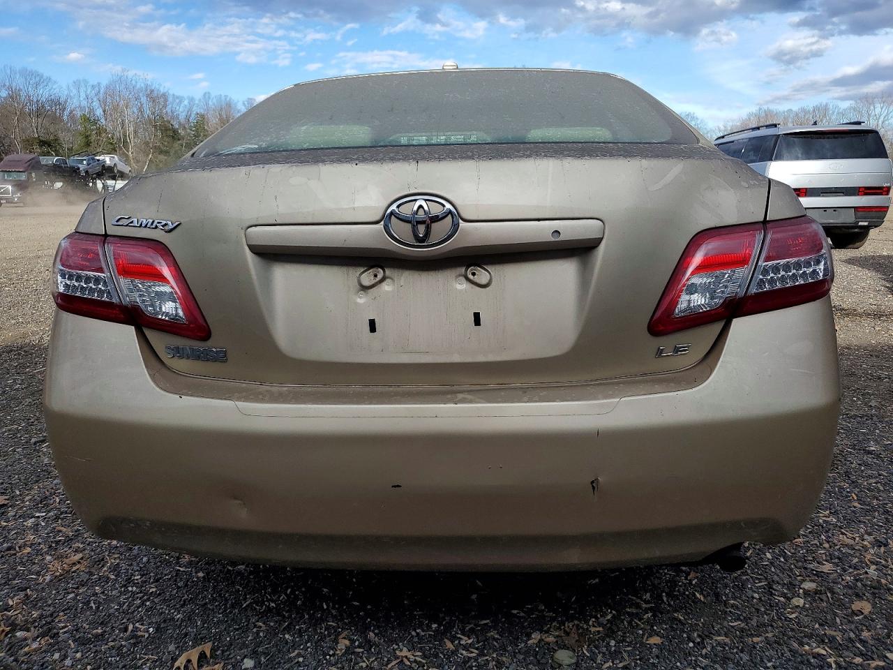 2011 TOYOTA CAMRY photo 6