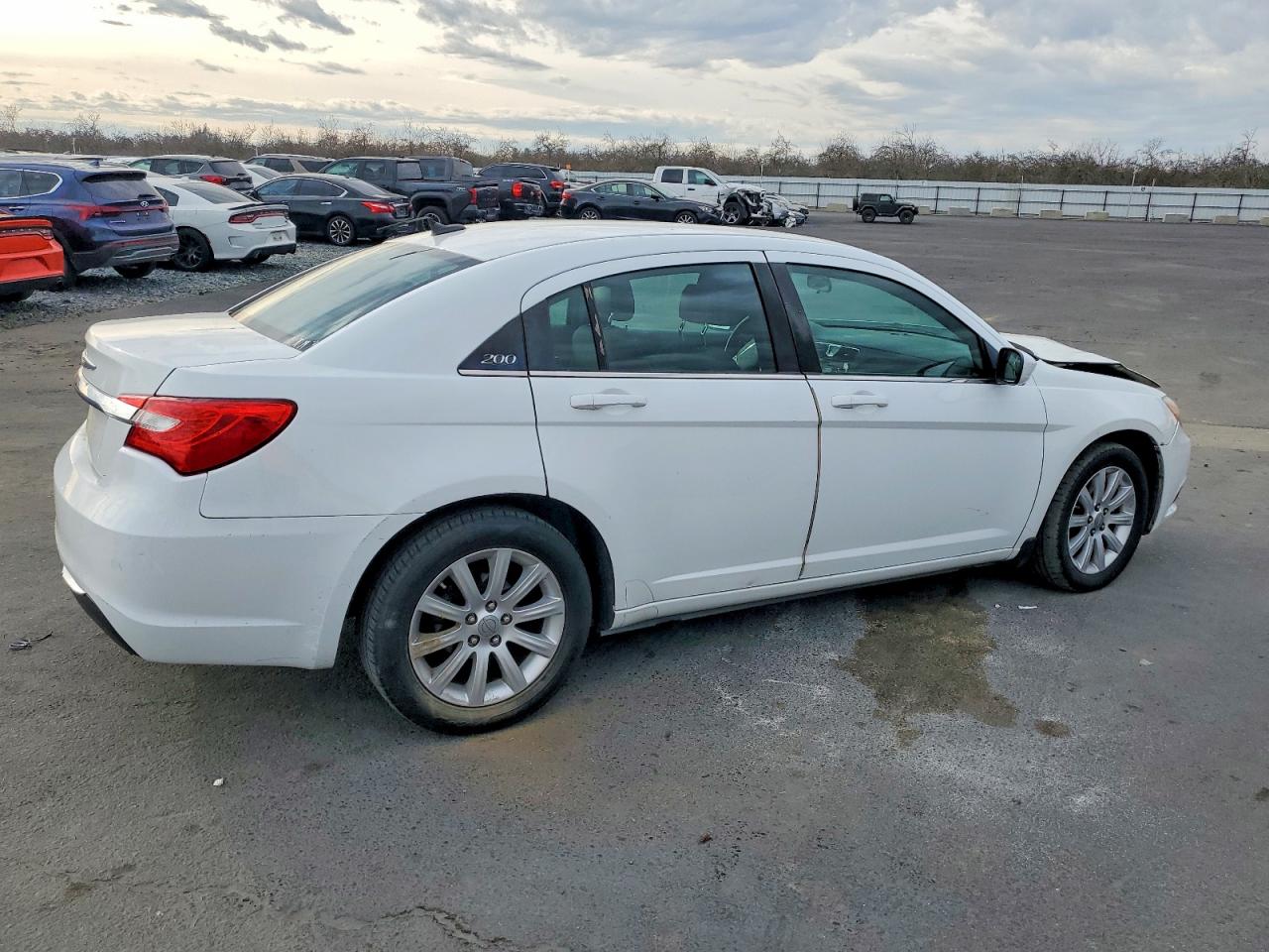 2013 CHRYSLER 200 TOURING photo 3