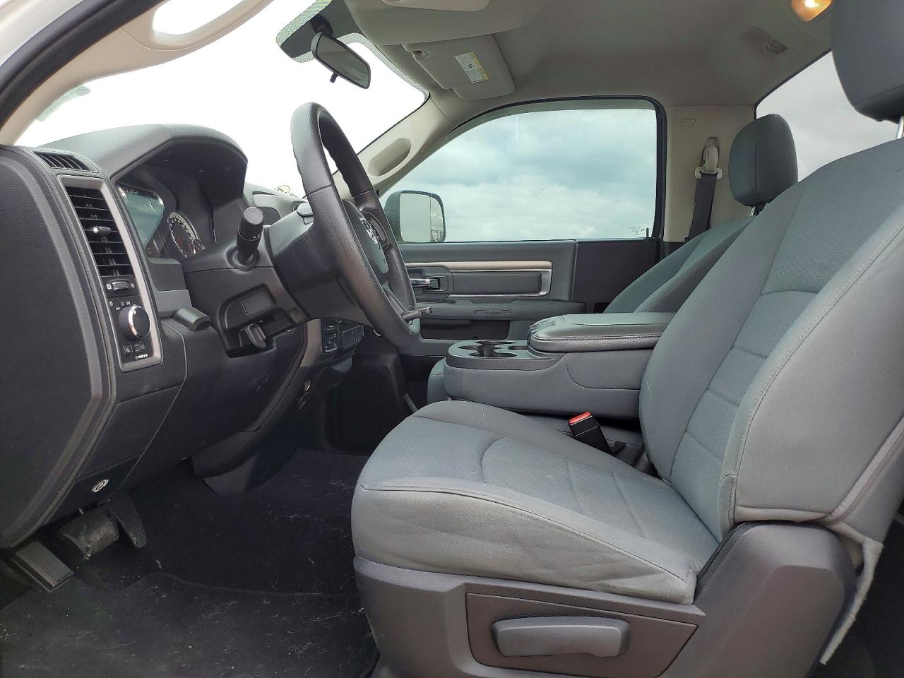 2013 RAM 1500 ST photo 13