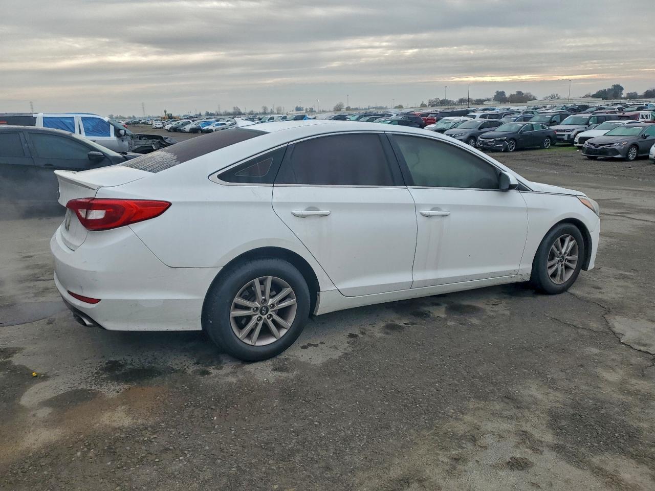 2017 HYUNDAI SONATA SE photo 3