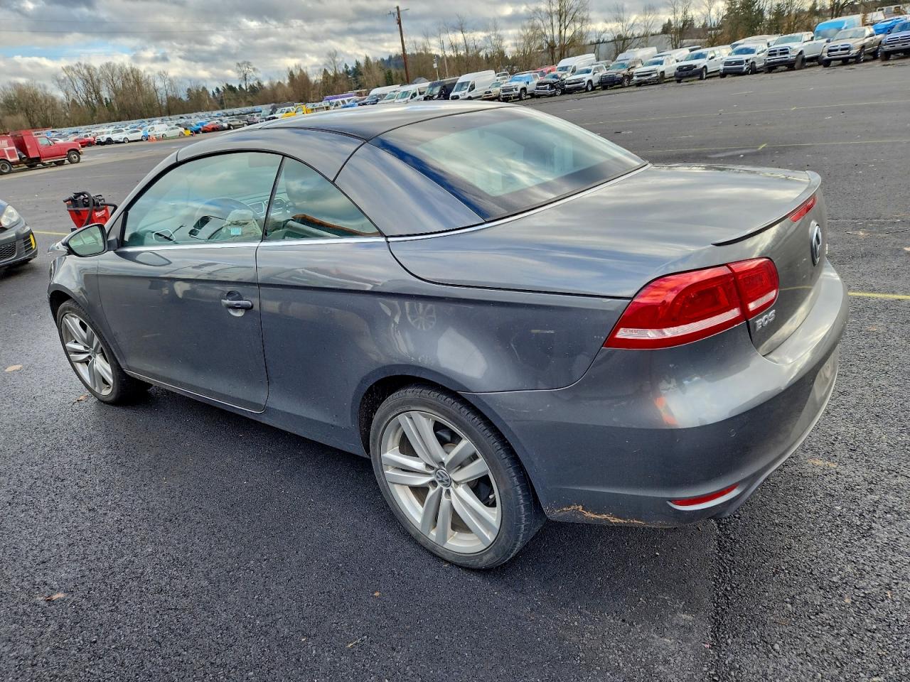 2015 VOLKSWAGEN EOS LUX photo 2