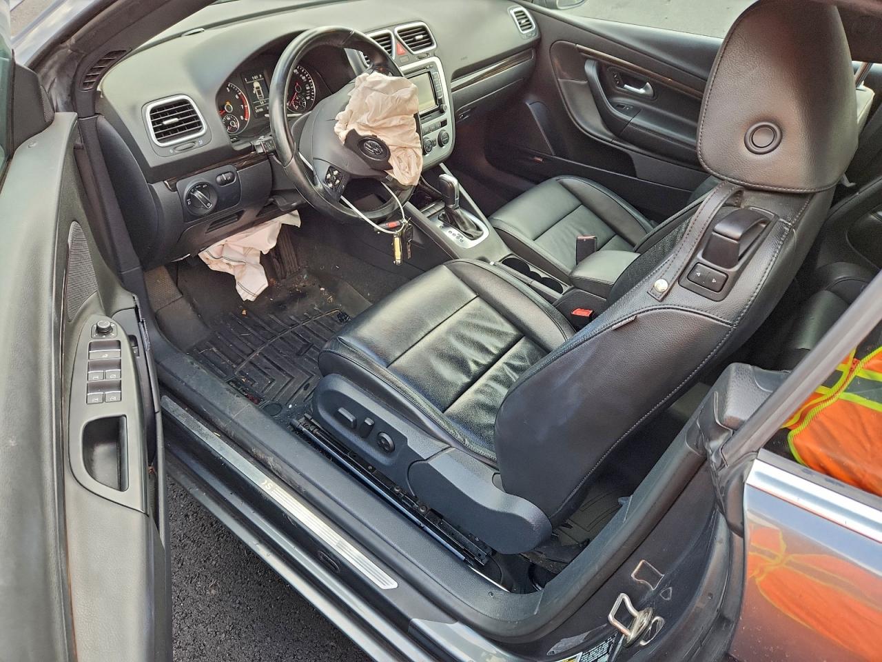 2015 VOLKSWAGEN EOS LUX photo 8