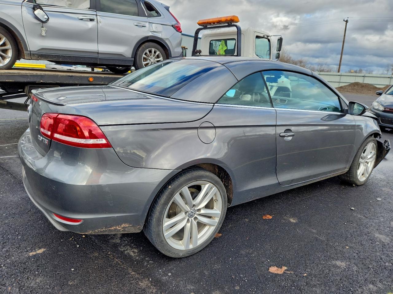 2015 VOLKSWAGEN EOS LUX photo 3