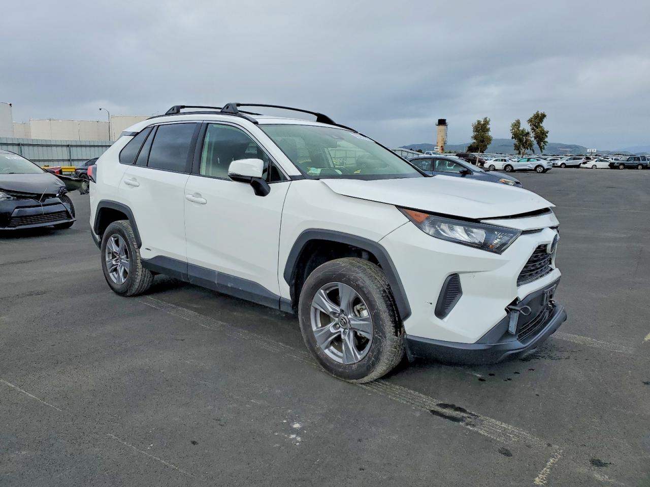 2022 TOYOTA RAV4 LE photo 4