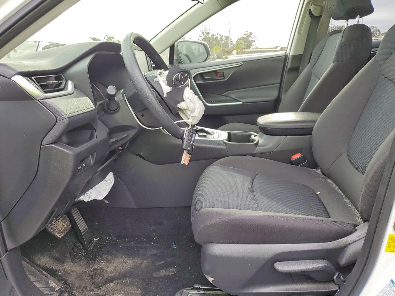 2022 TOYOTA RAV4 LE photo 7