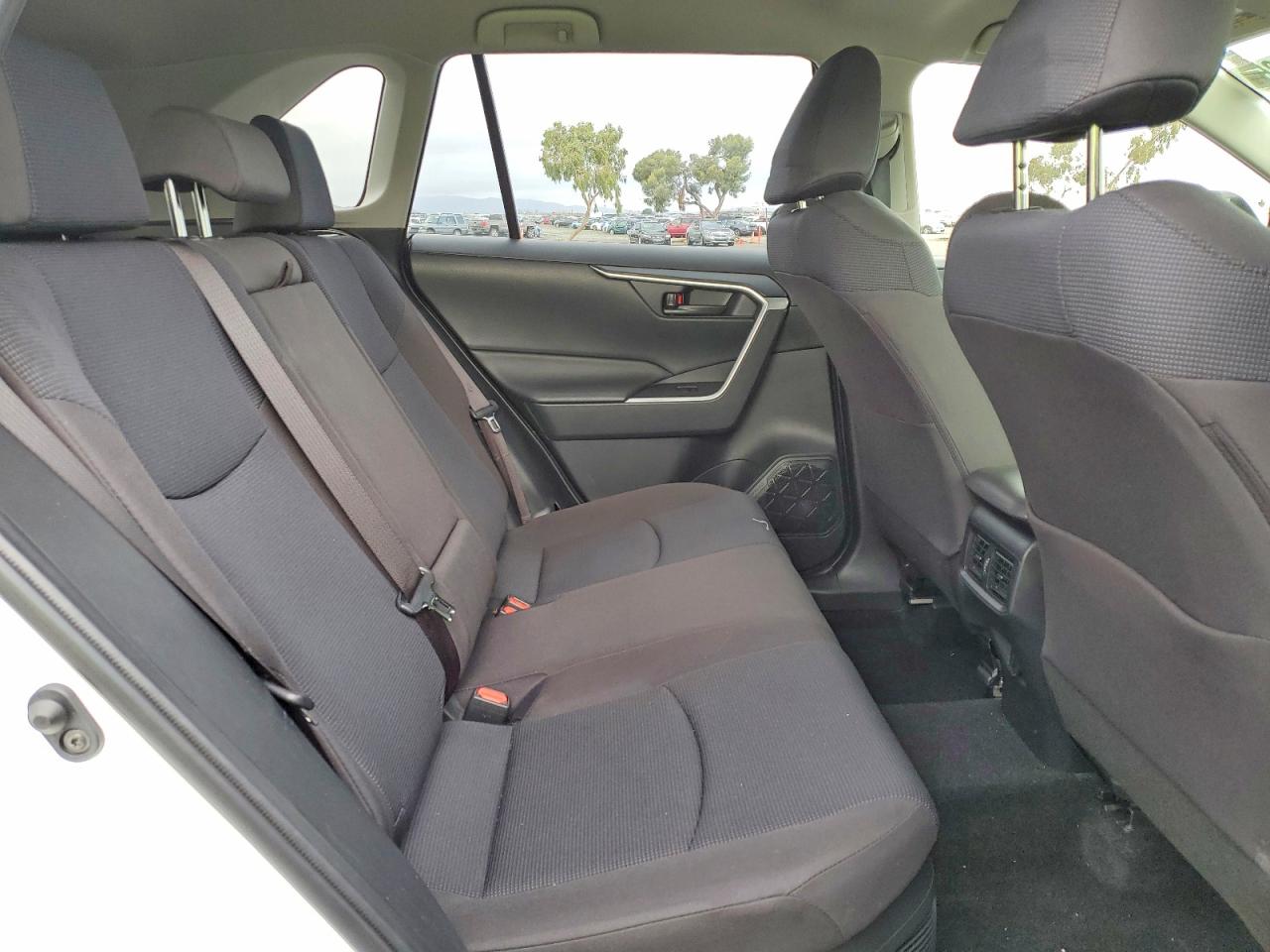 2022 TOYOTA RAV4 LE photo 11