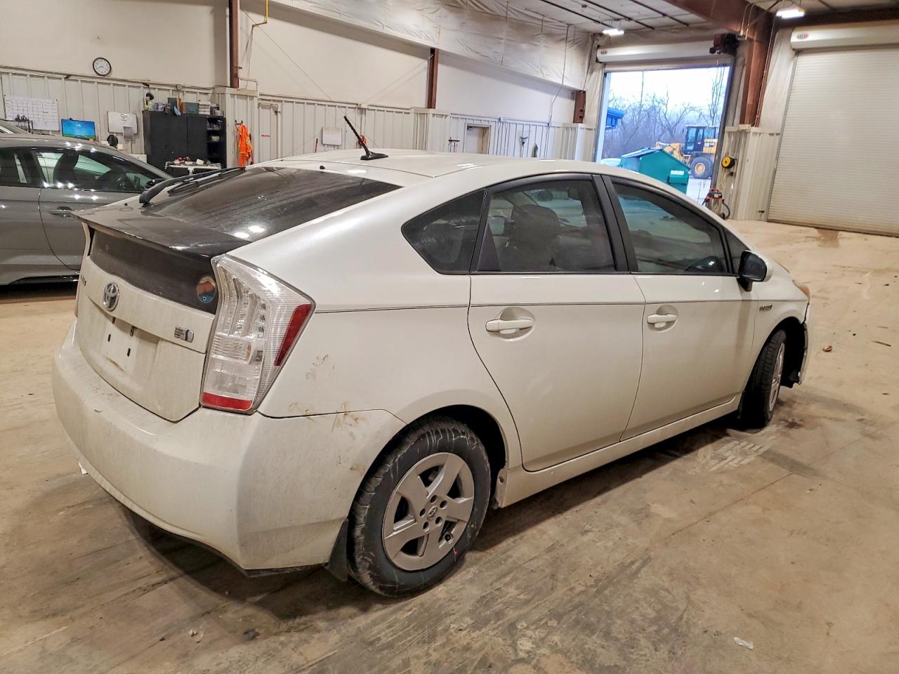 2011 TOYOTA PRIUS photo 5