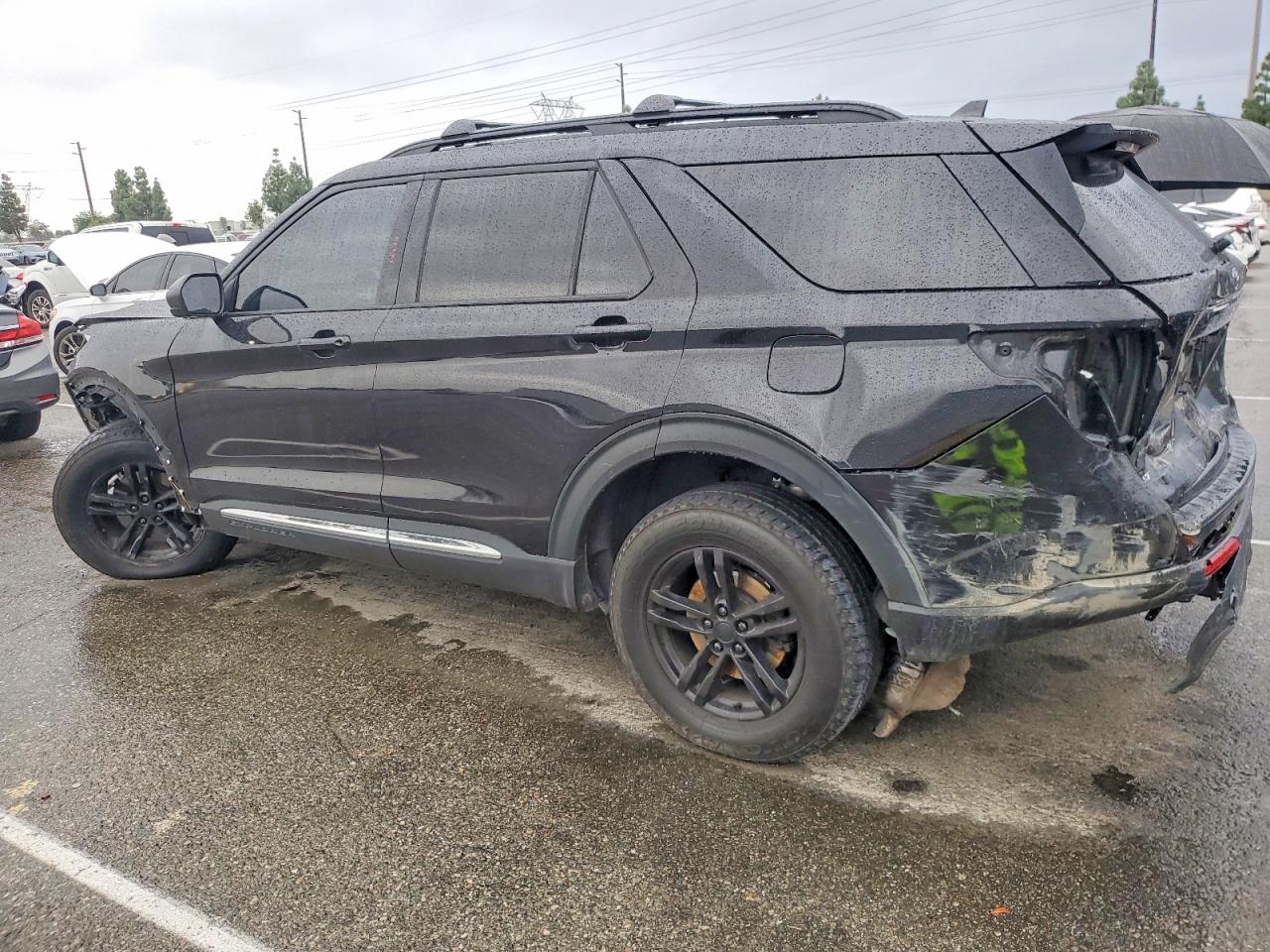 2024 FORD EXPLORER XLT photo 2