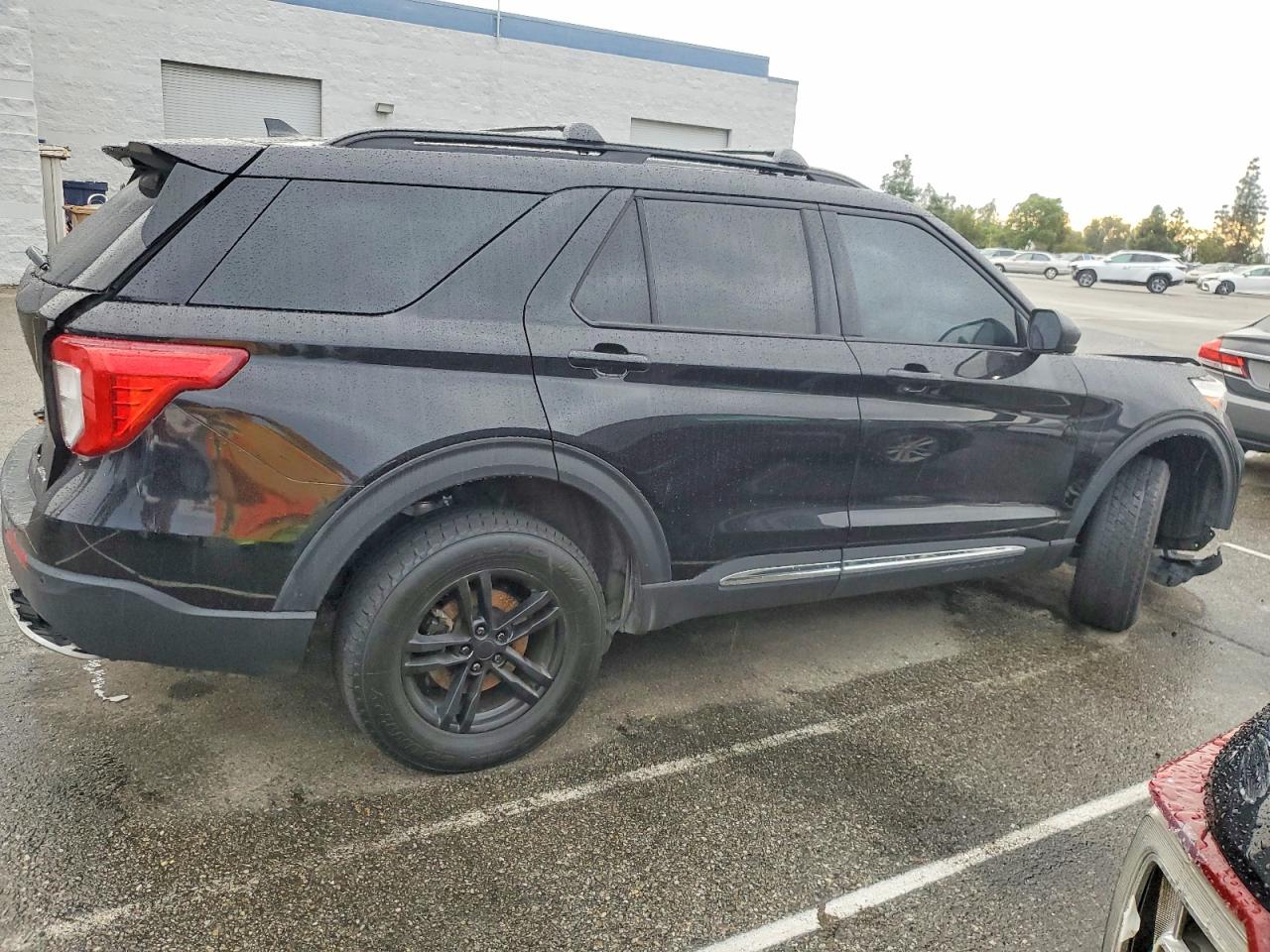 2024 FORD EXPLORER XLT photo 3