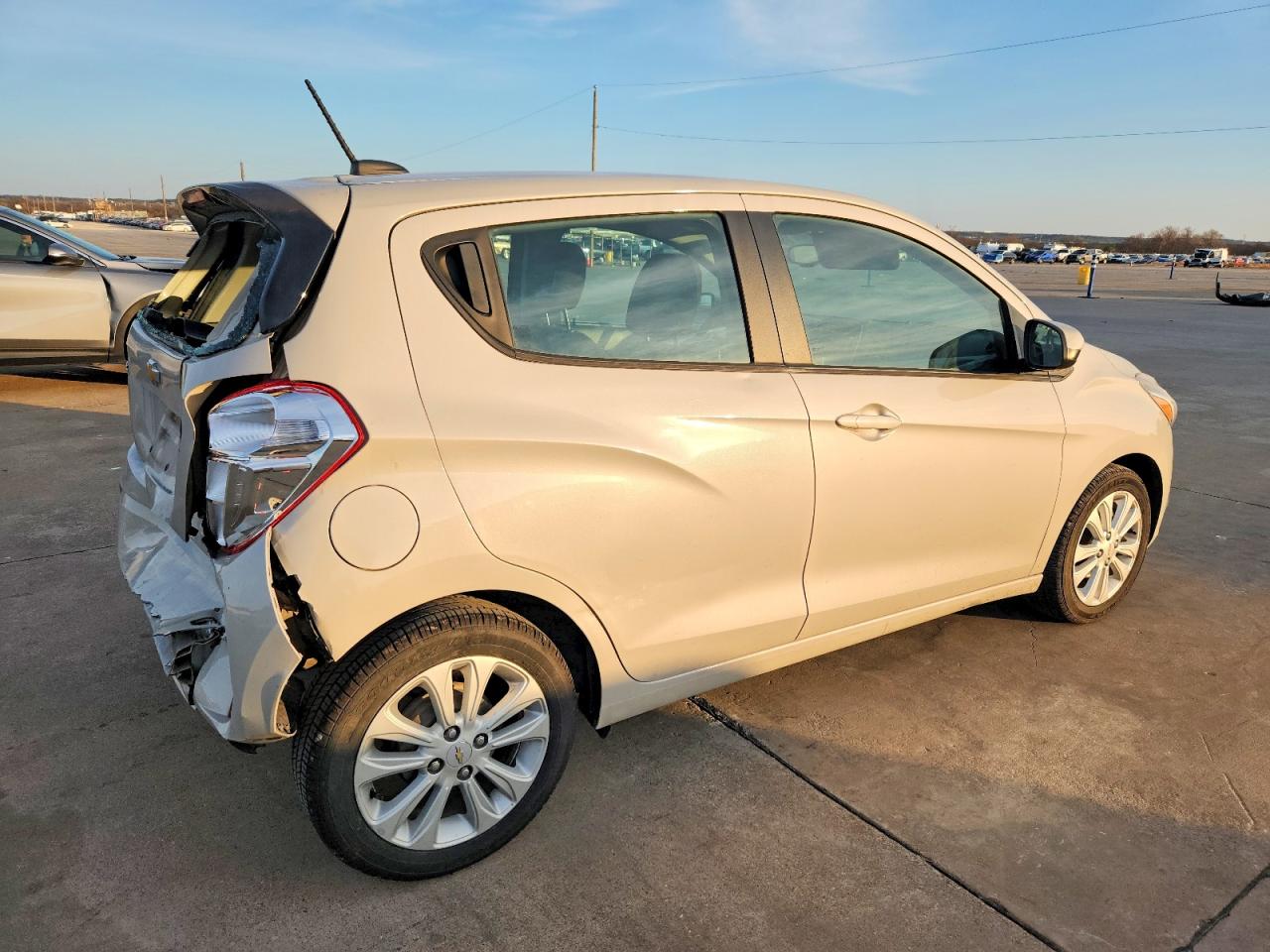 2017 CHEVROLET SPARK 1LT photo 3