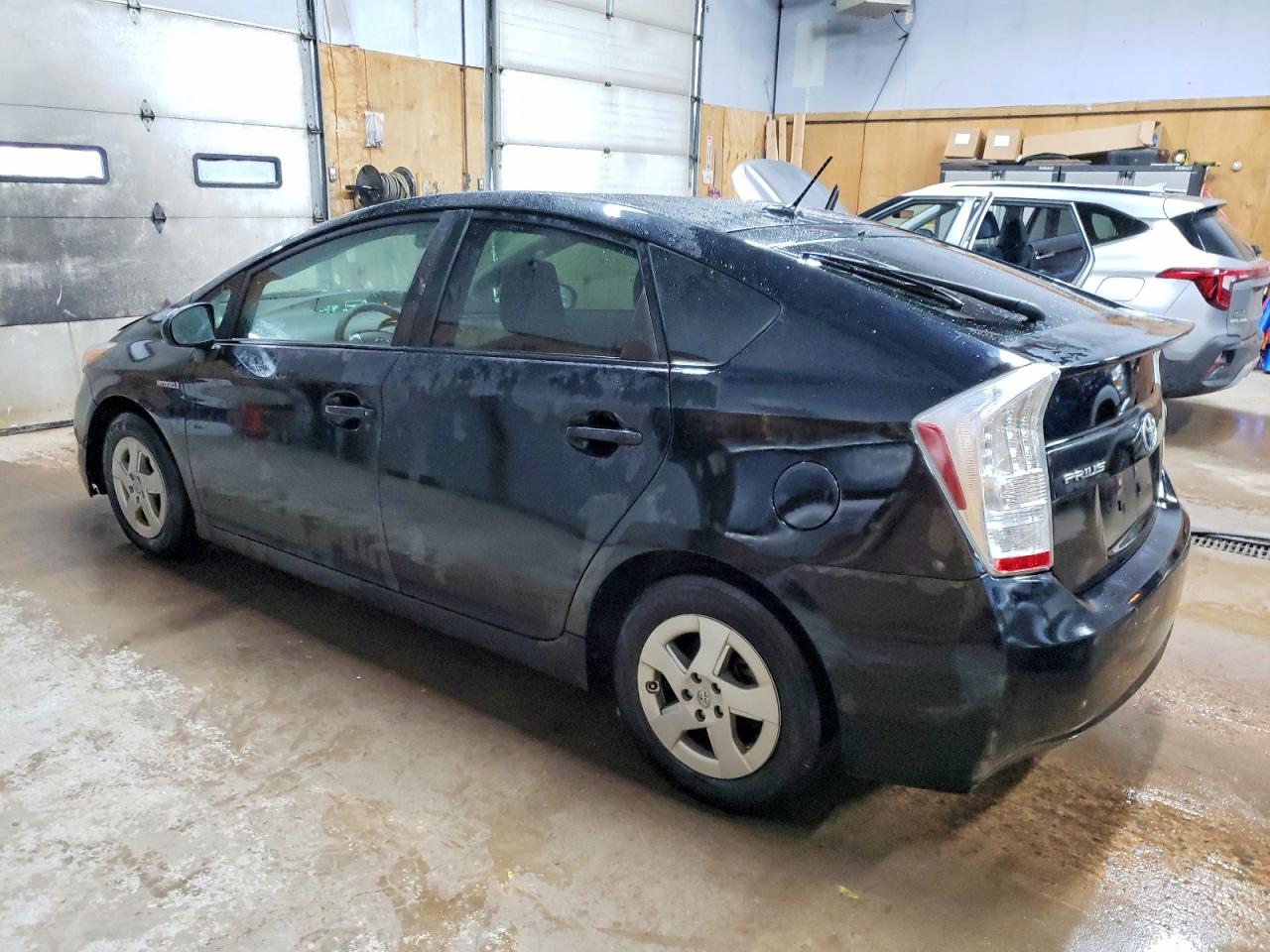 2011 TOYOTA PRIUS photo 2