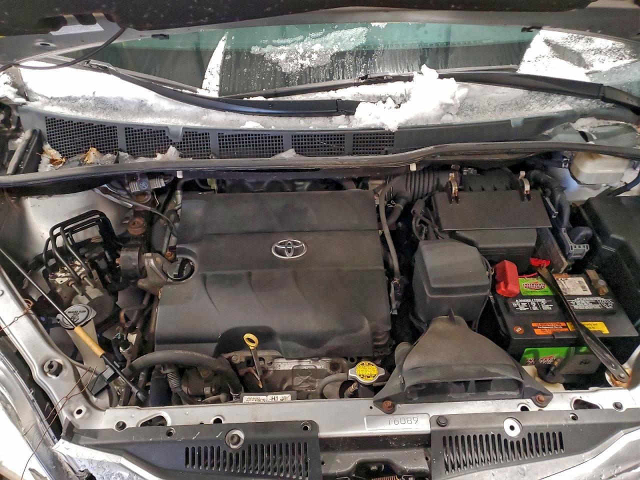 2015 TOYOTA SIENNA LE photo 12