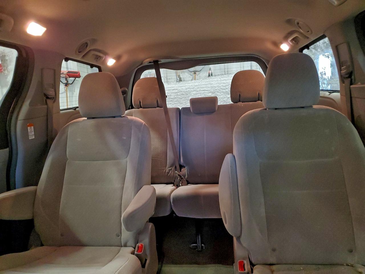 2015 TOYOTA SIENNA LE photo 10