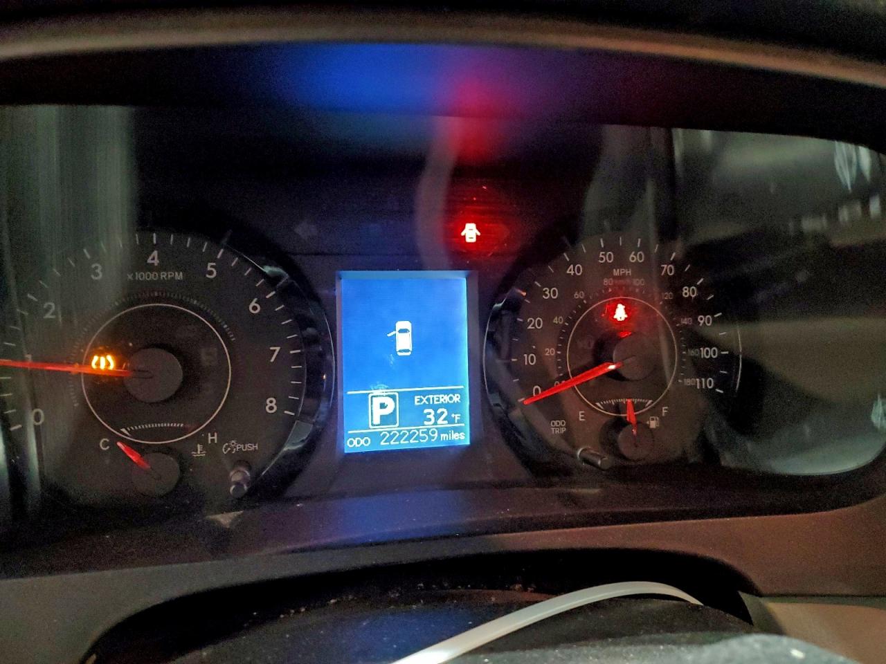 2015 TOYOTA SIENNA LE photo 9