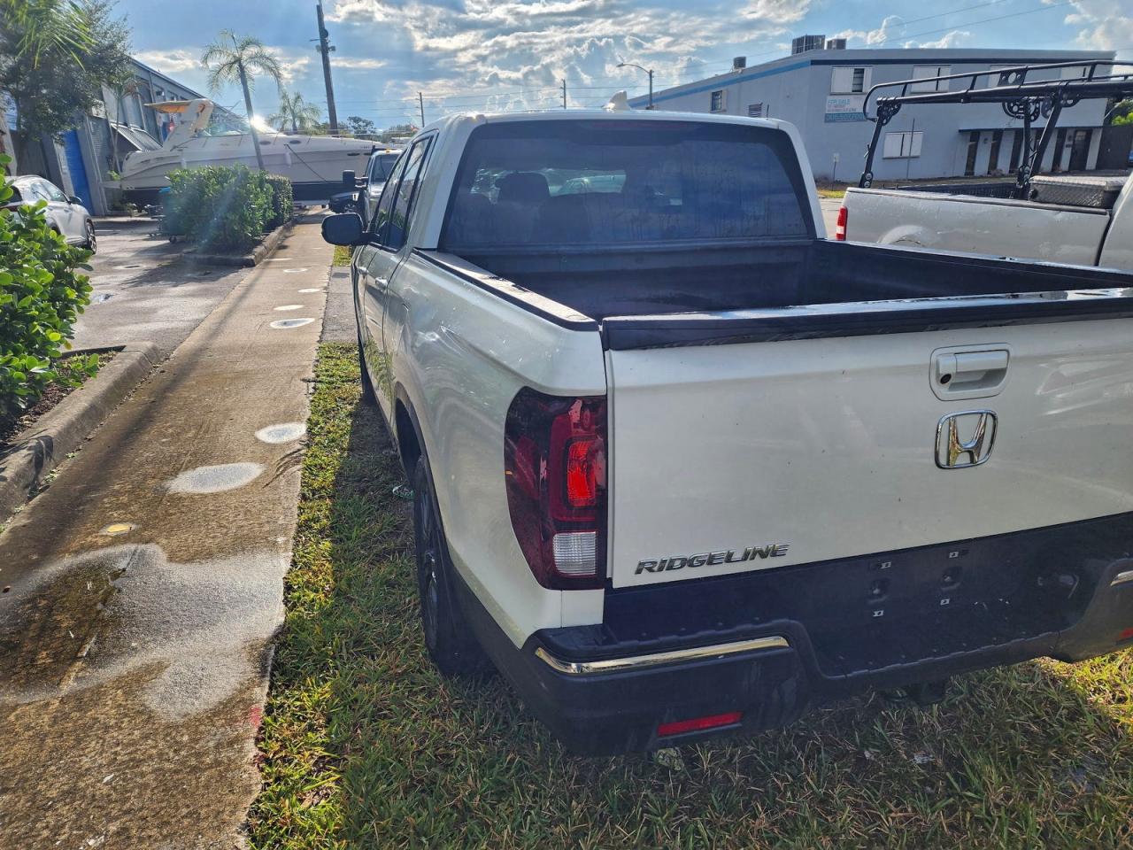 2019 HONDA RIDGELINE SPORT photo 5