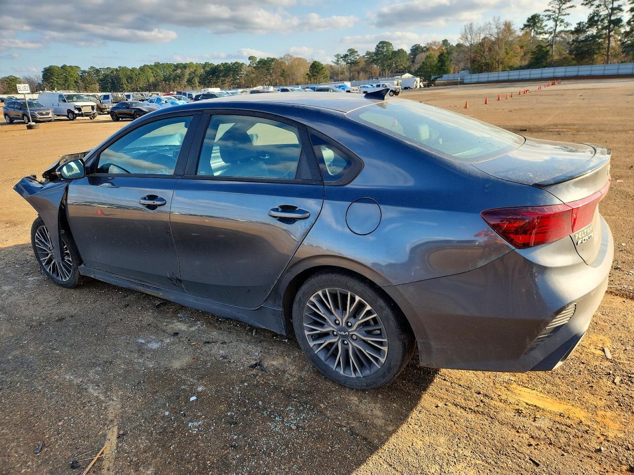 2024 KIA FORTE GT LINE photo 2