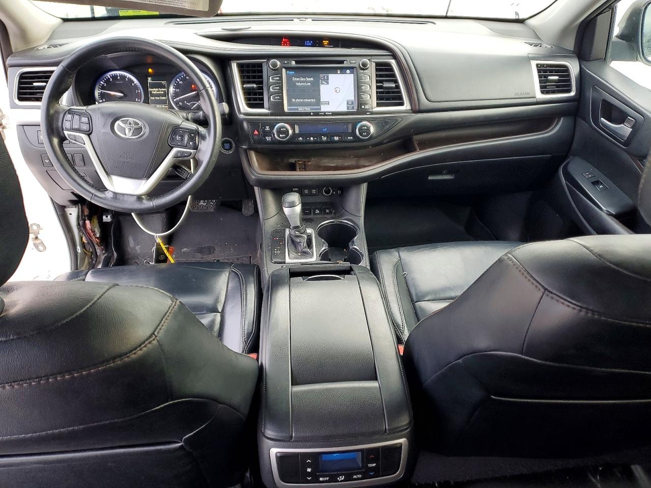 2017 TOYOTA HIGHLANDER SE photo 8