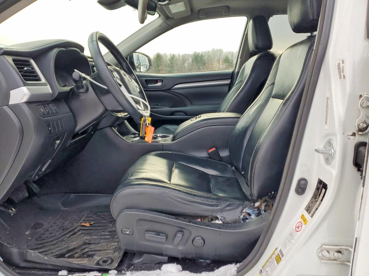 2017 TOYOTA HIGHLANDER SE photo 7