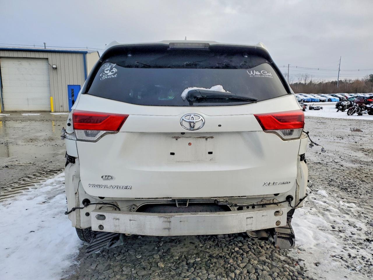 2017 TOYOTA HIGHLANDER SE photo 6