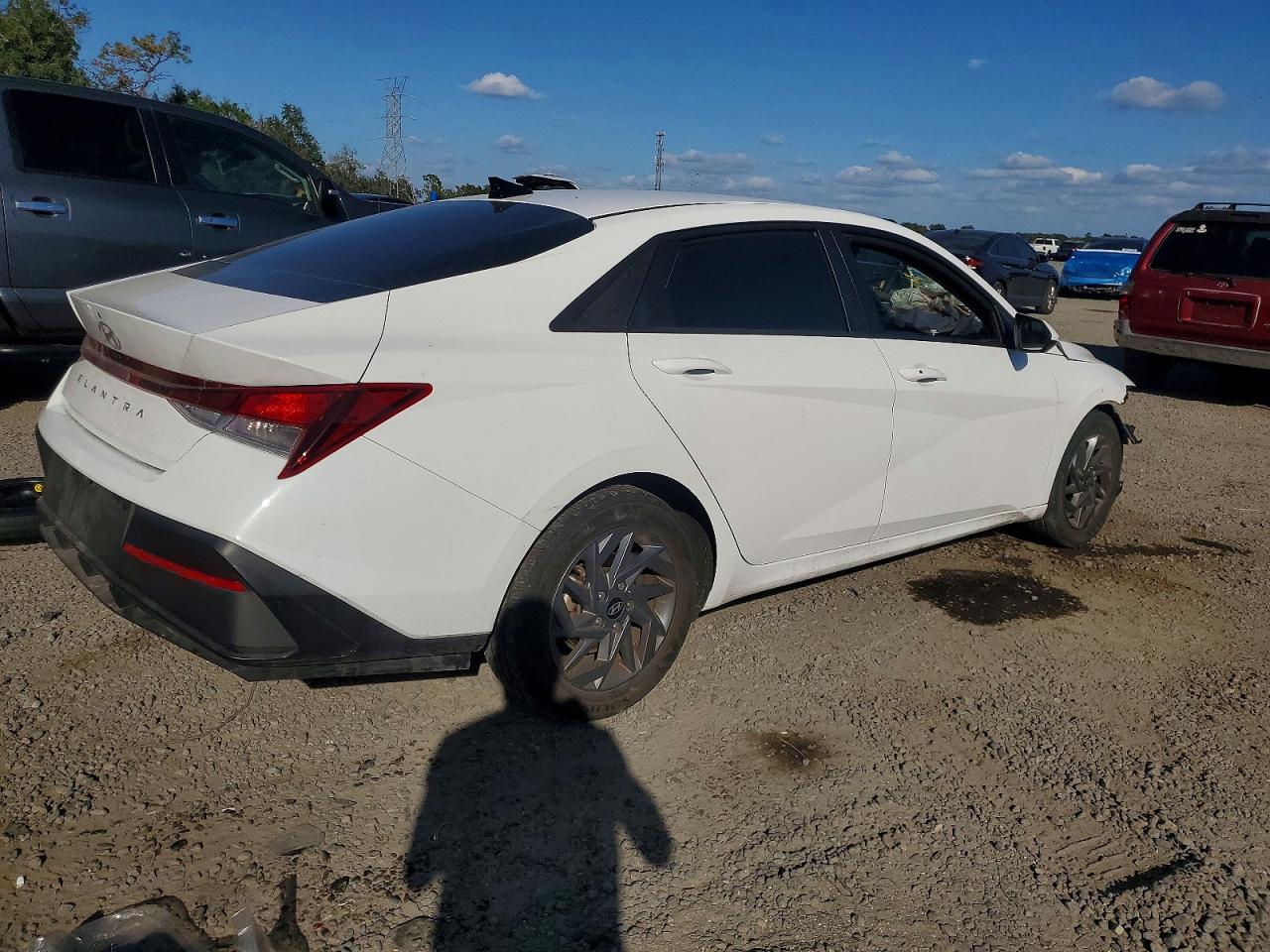 2024 HYUNDAI ELANTRA SEL photo 3