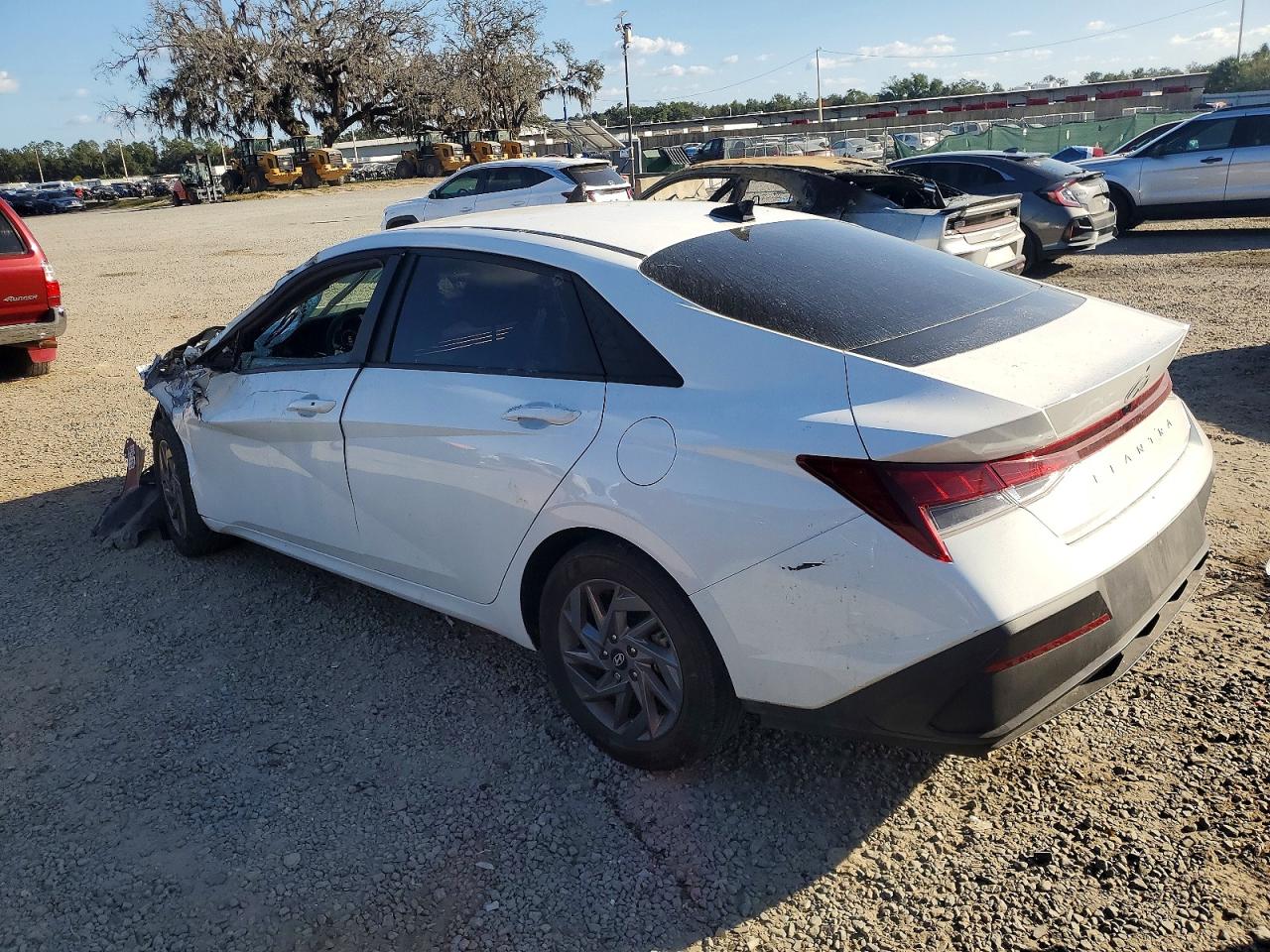 2024 HYUNDAI ELANTRA SEL photo 2