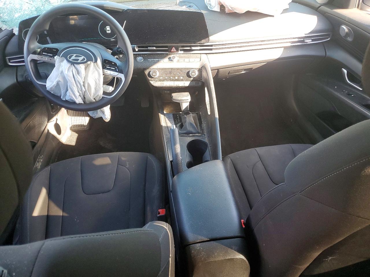 2024 HYUNDAI ELANTRA SEL photo 8