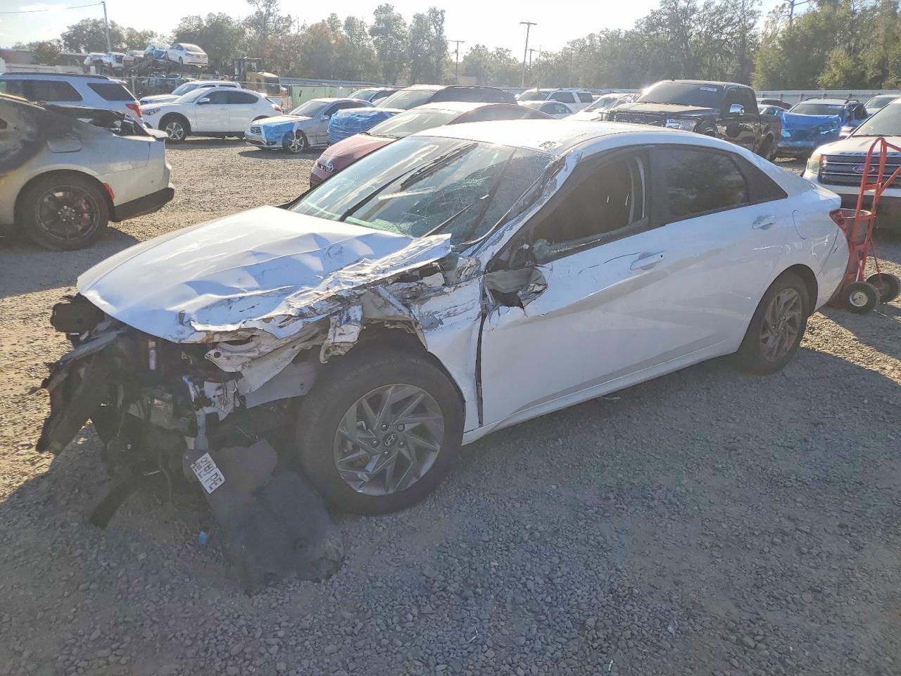 2024 HYUNDAI ELANTRA