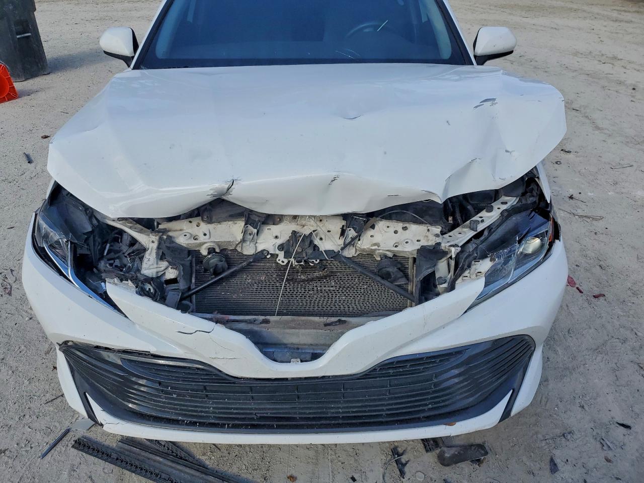 2020 TOYOTA CAMRY LE photo 11
