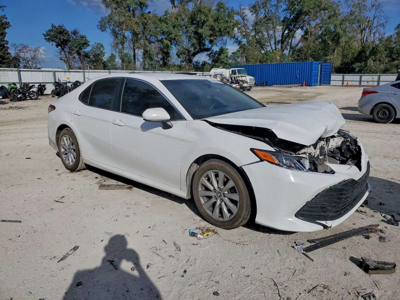 2020 TOYOTA CAMRY LE photo 4