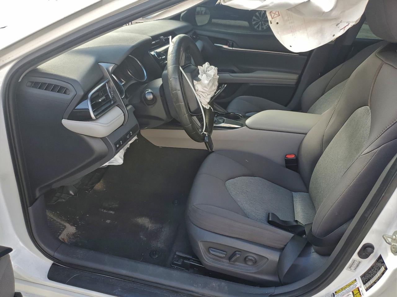 2020 TOYOTA CAMRY LE photo 7