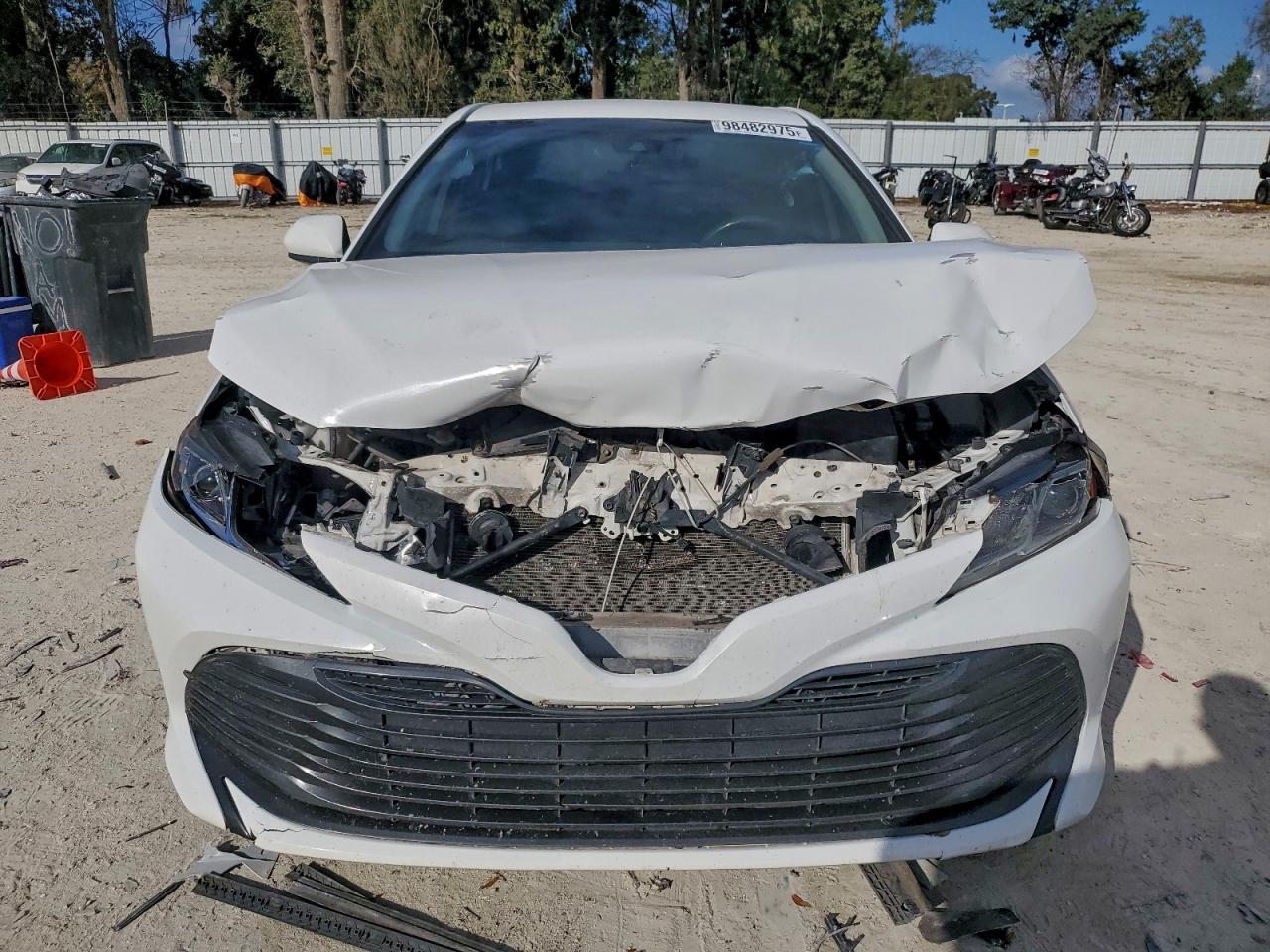 2020 TOYOTA CAMRY LE photo 5