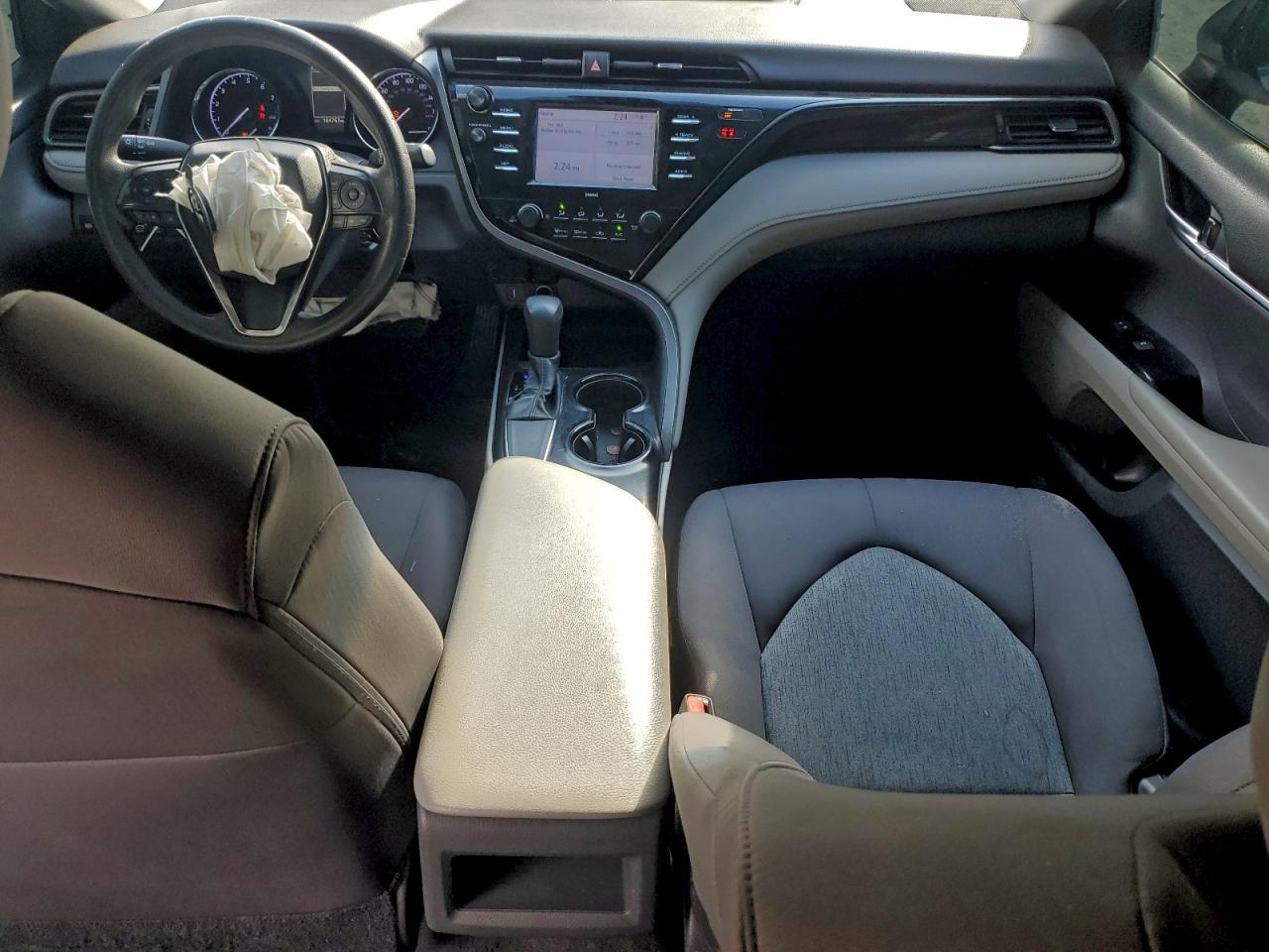 2020 TOYOTA CAMRY LE photo 8