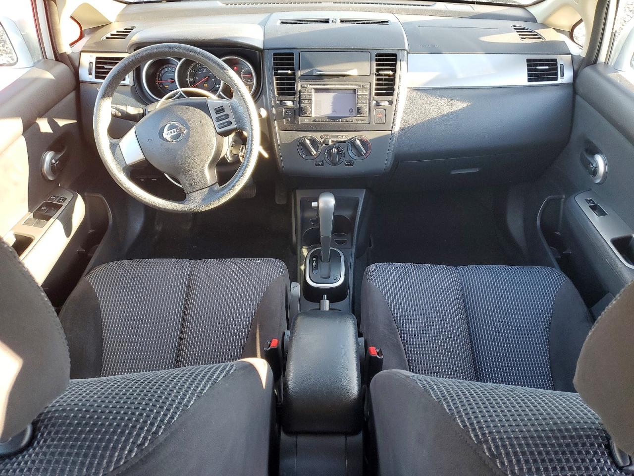 2011 NISSAN VERSA S photo 8