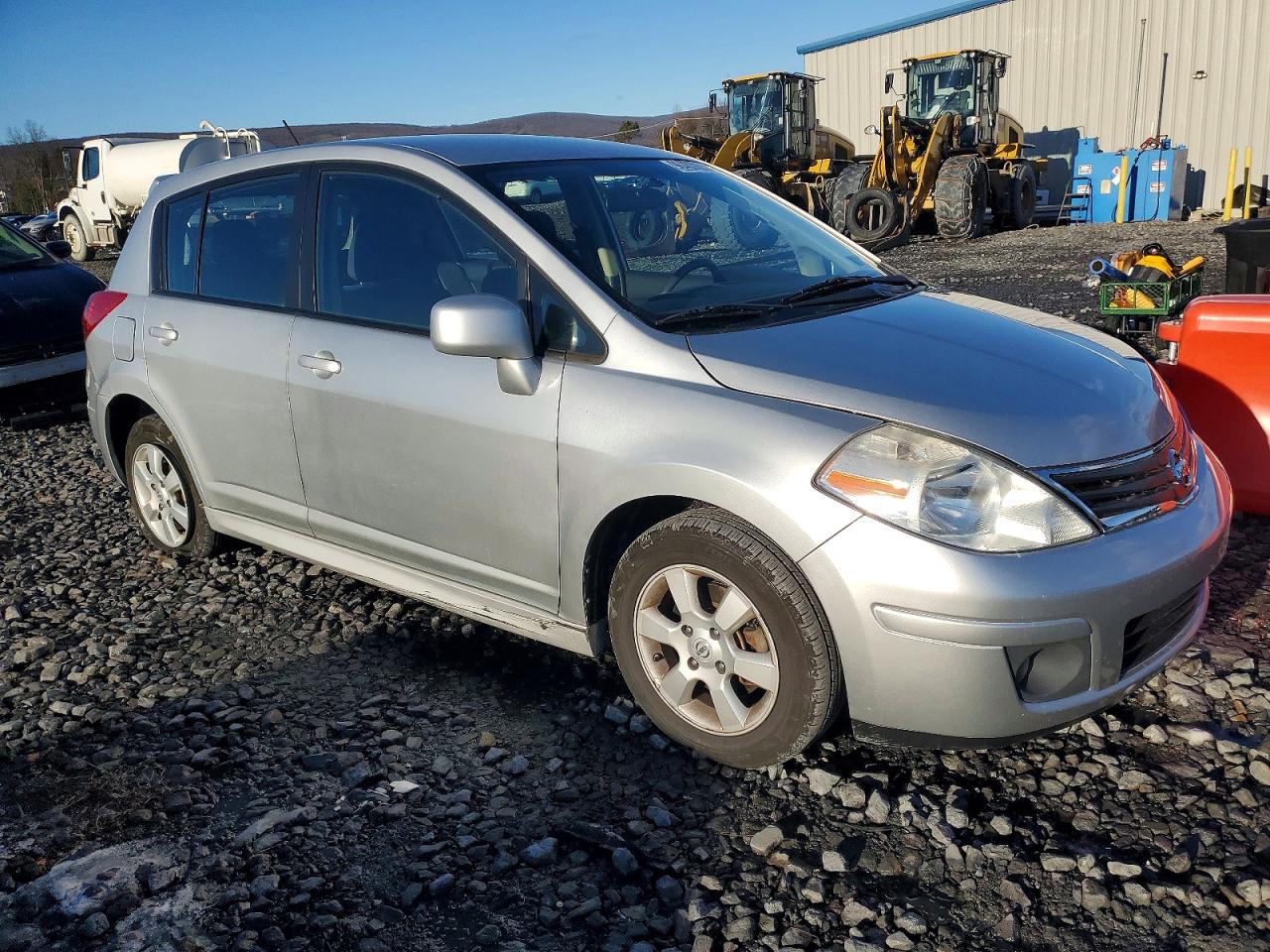 2011 NISSAN VERSA S photo 4