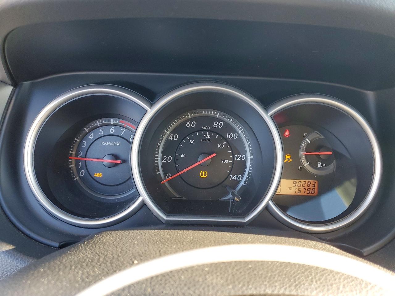2011 NISSAN VERSA S photo 9