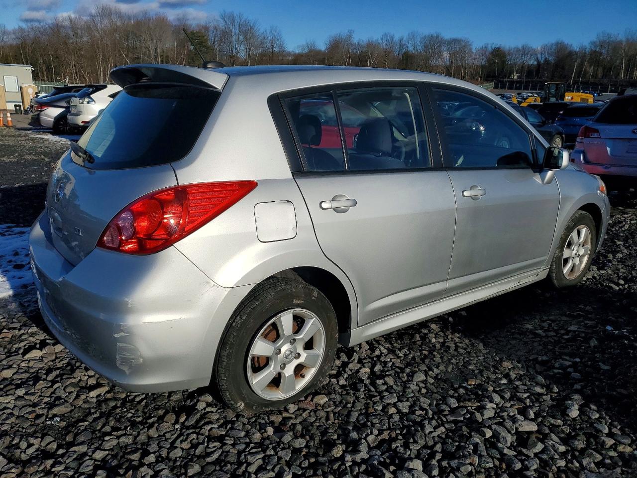 2011 NISSAN VERSA S photo 3